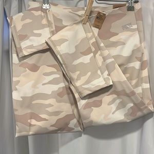 Victoria’s Secret PINK Active Compression Fit V Legging L